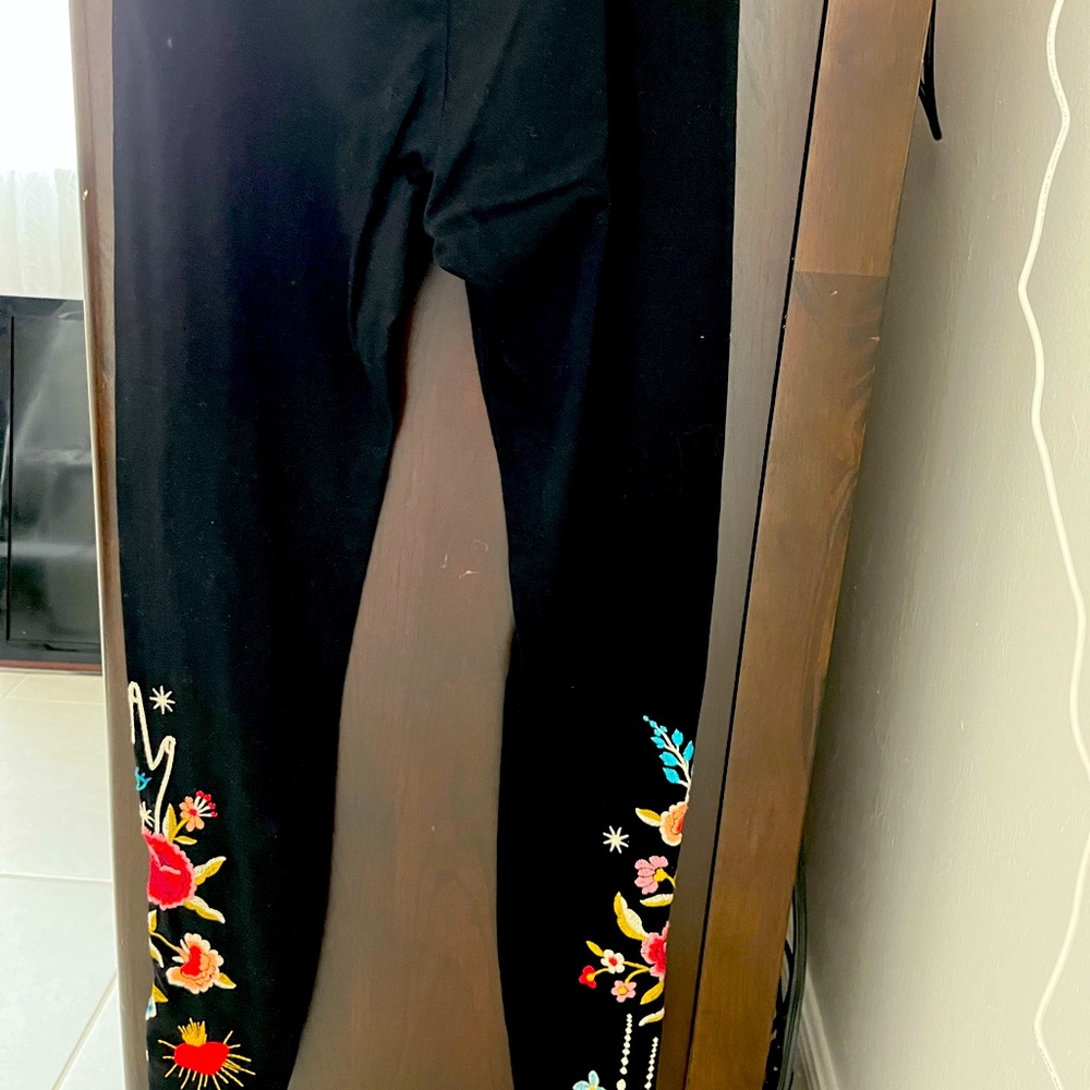 Johnny Was Maris leggings.